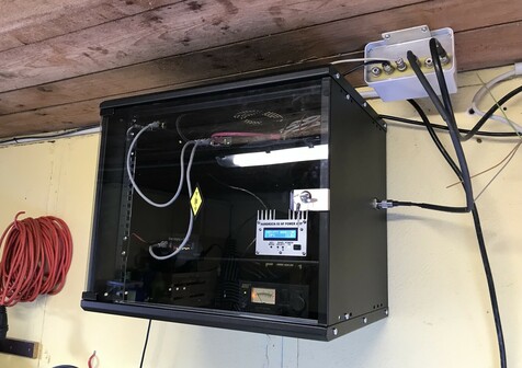 19“ server rack mounted on the wall of a garden shed. Inside you see a Hermes Lite 2 SDR transceiver, a power amplifier, raspberry pi 3 and some other stuff.