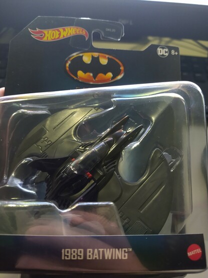 Hot Wheels 1/50 scale  1989 Batwing in retail package